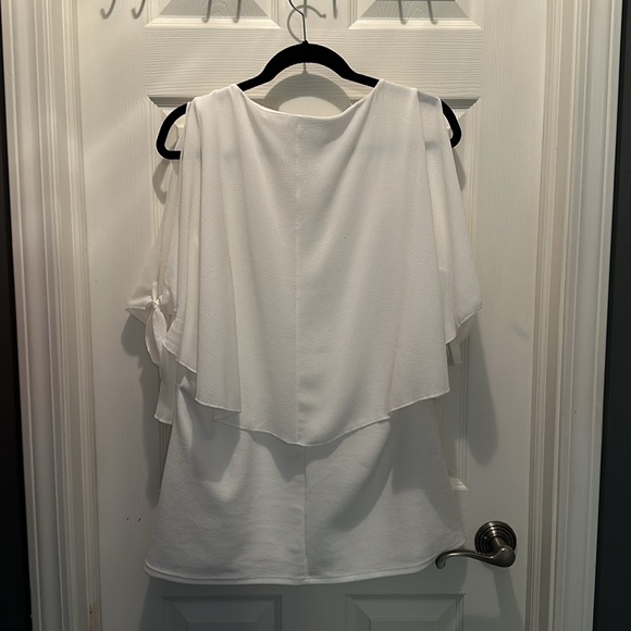 Torrid white size 1 (14-16) two layer shirt with peek a boo sleeves - Picture 2 of 7